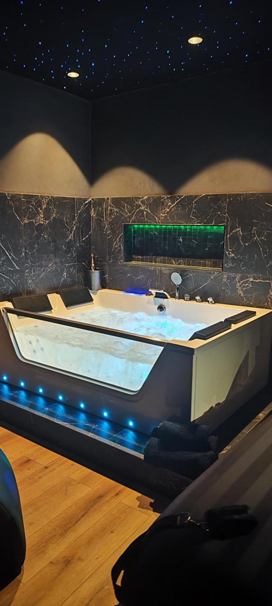 Loveroomxspa Bourg-Saint-Christophe Bagian luar foto