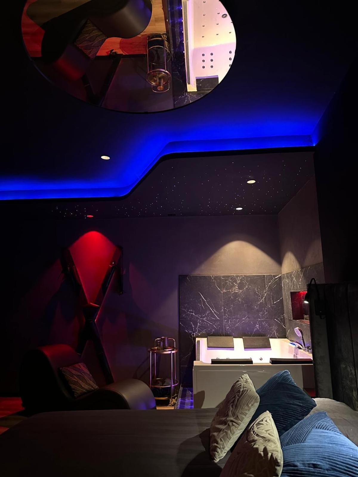 Loveroomxspa Bourg-Saint-Christophe Bagian luar foto