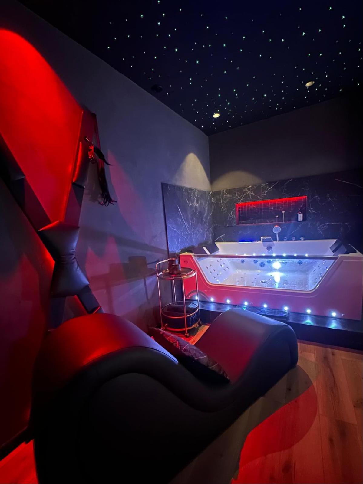 Loveroomxspa Bourg-Saint-Christophe Bagian luar foto