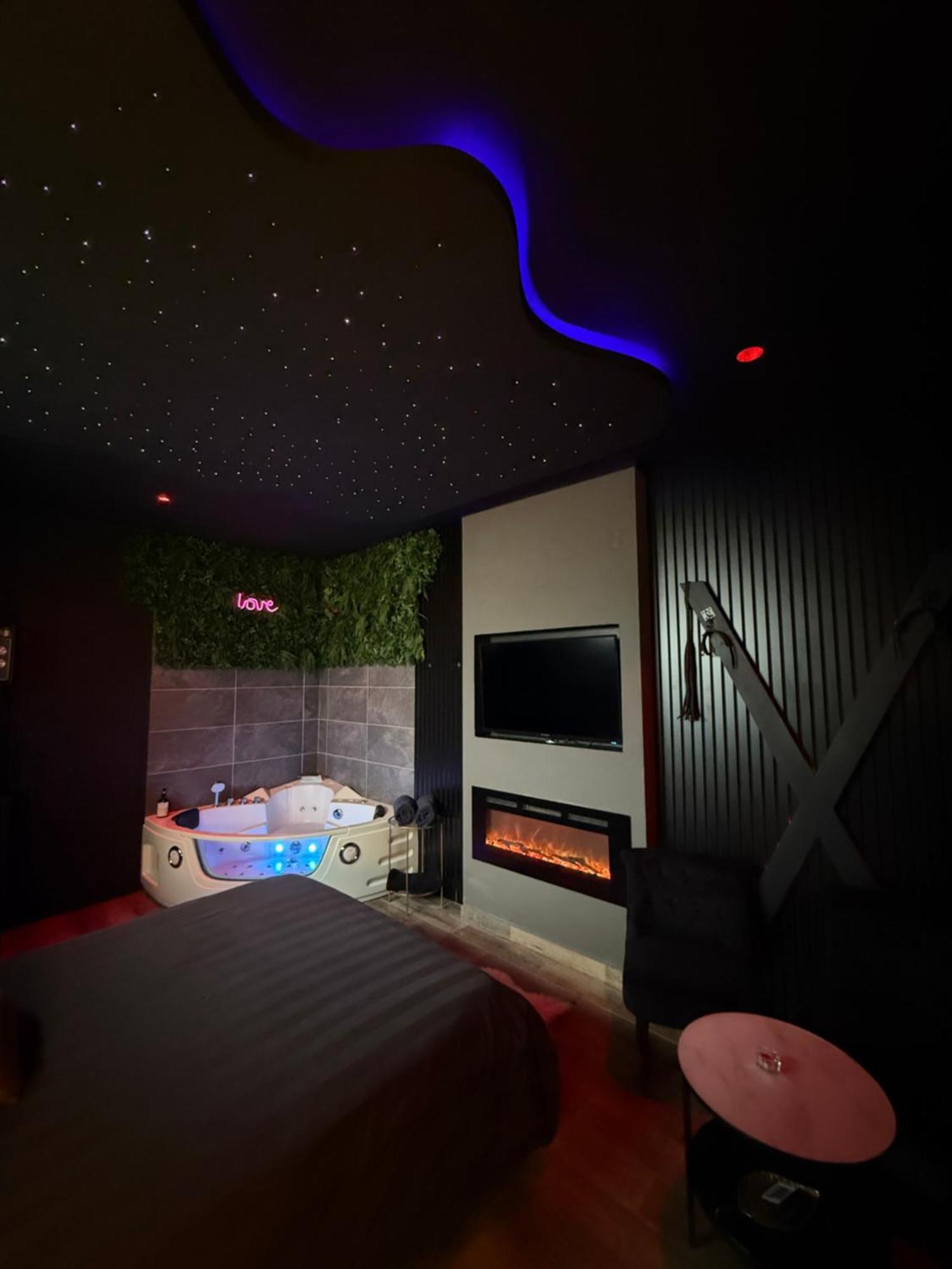 Loveroomxspa Bourg-Saint-Christophe Bagian luar foto