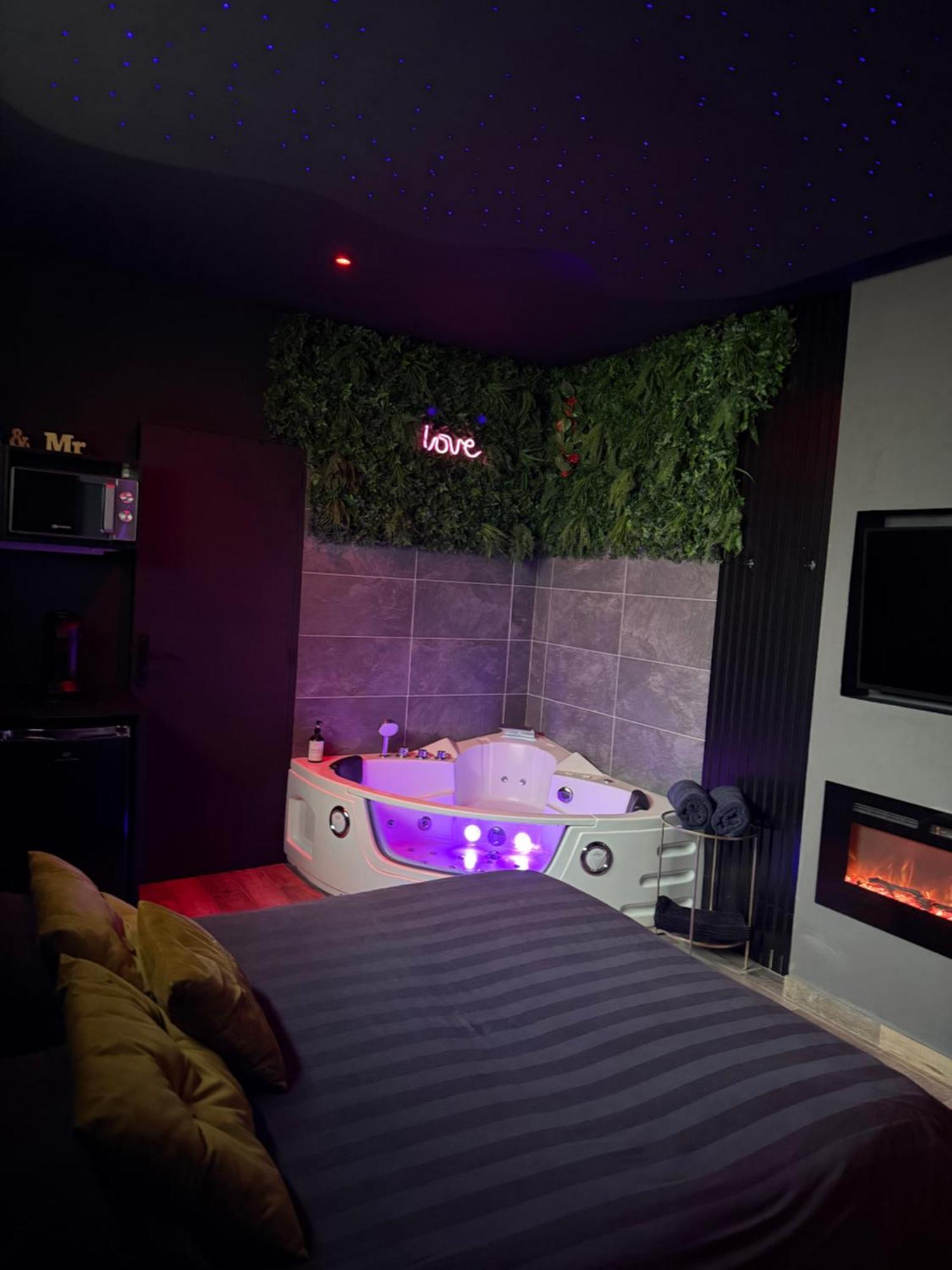 Loveroomxspa Bourg-Saint-Christophe Bagian luar foto