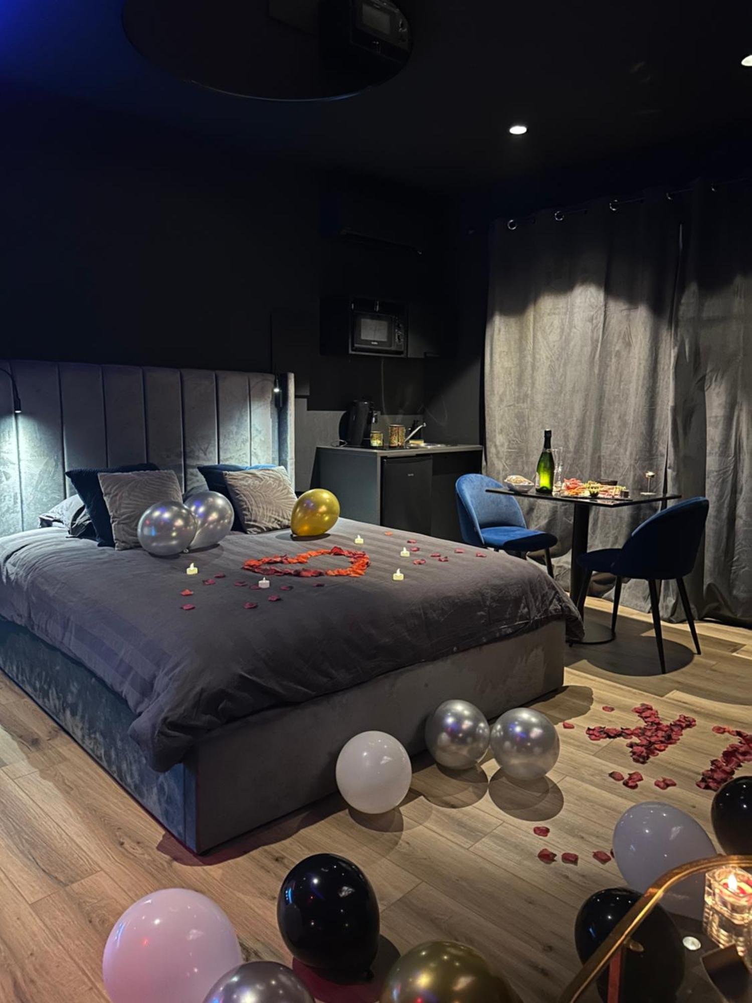 Loveroomxspa Bourg-Saint-Christophe Bagian luar foto