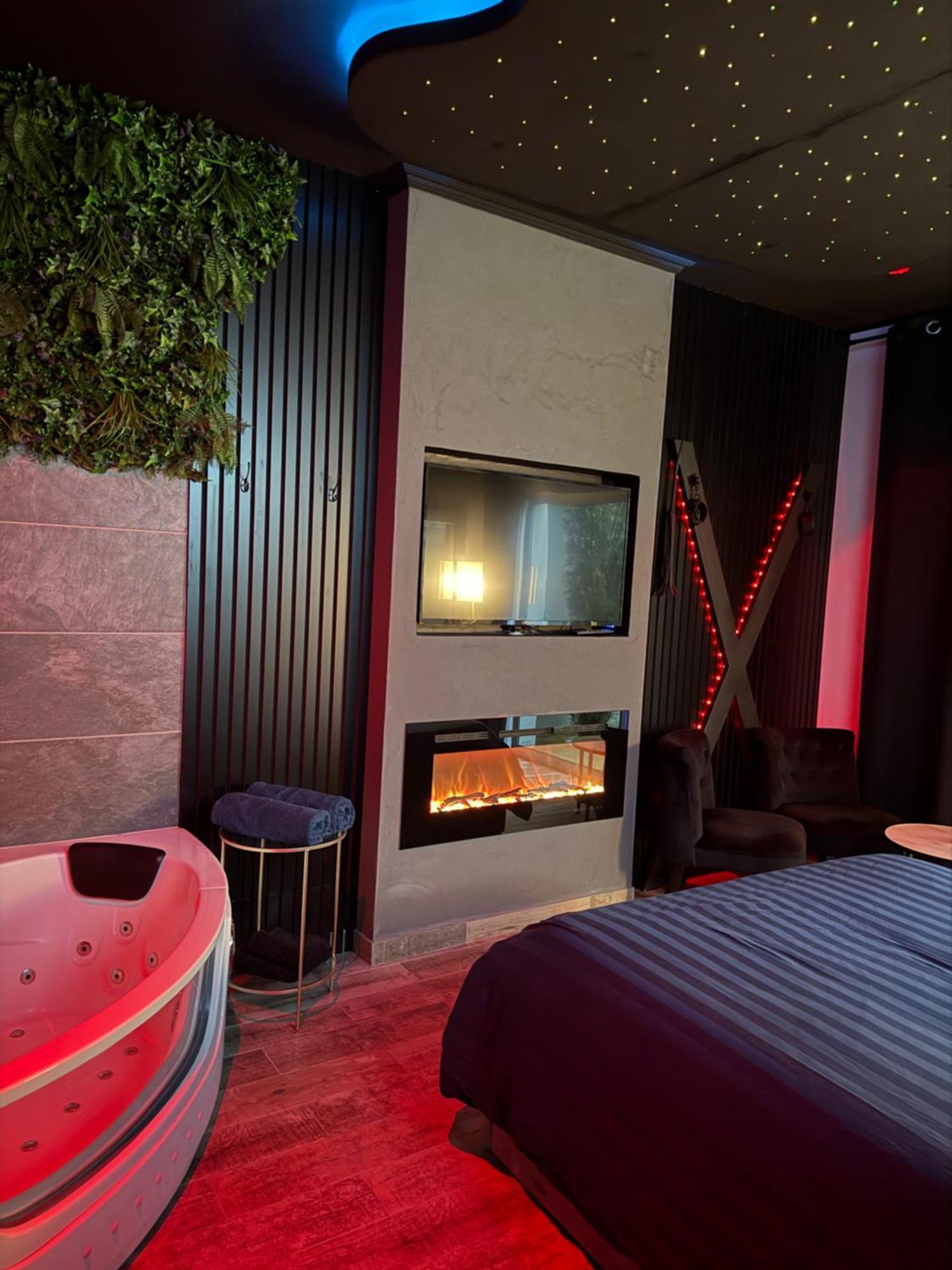 Loveroomxspa Bourg-Saint-Christophe Bagian luar foto