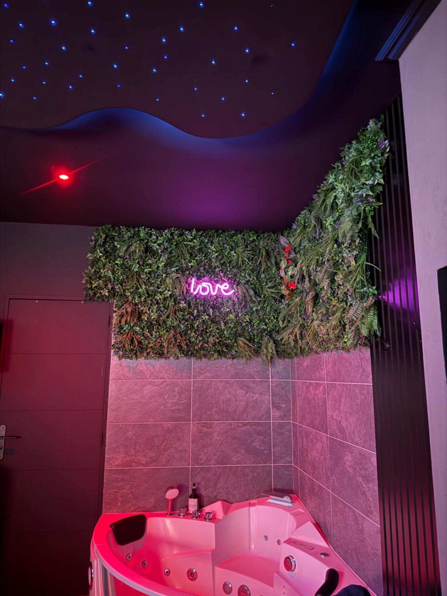 Loveroomxspa Bourg-Saint-Christophe Bagian luar foto