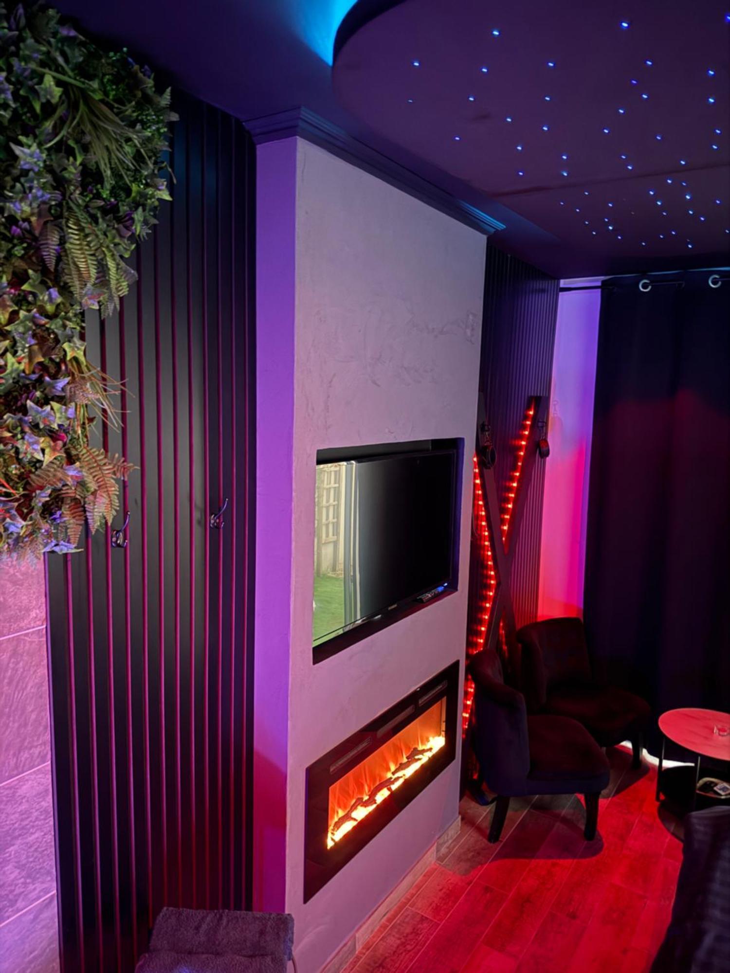 Loveroomxspa Bourg-Saint-Christophe Bagian luar foto